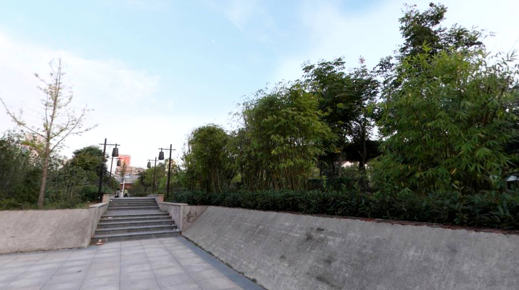 从名字来看,卓刀泉公园可谓古韵悠悠,毕竟"卓刀泉"这几个字就蕴藏着