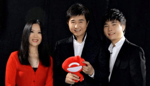 54岁付笛声晒幸福:一家三口豪车自驾游,其儿子被曝身家早就上亿_付豪