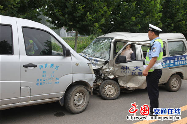 河南省商丘市交警支队在柘城开展道路交通事故应急救援跨区联合演练