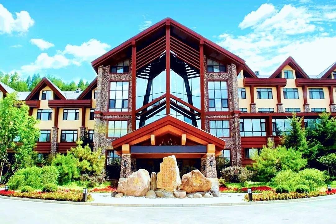 【长白山天沐温泉】长白山天沐温泉酒店坐落在风景秀美的长白山保护