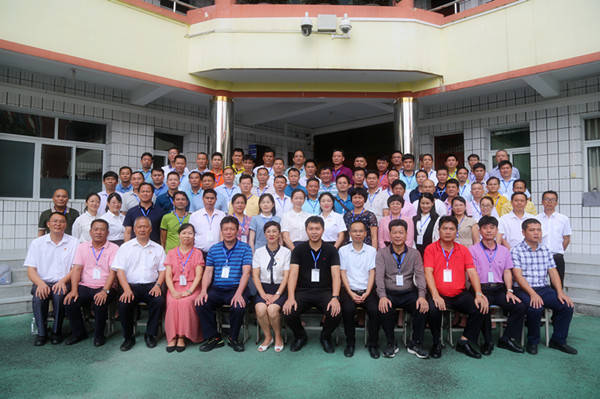 千里相聚携手提升海南省东方市教育交流团到都匀六小参观交流