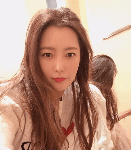 43岁金喜善否认整容!被赞韩国第一美女,曾因女儿长相受质疑