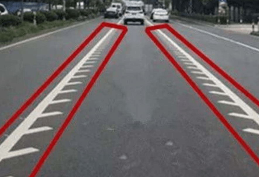 这种"鱼骨标线"是什么意思?3天就扣了9分,车主:还不如不弄_手机搜狐网