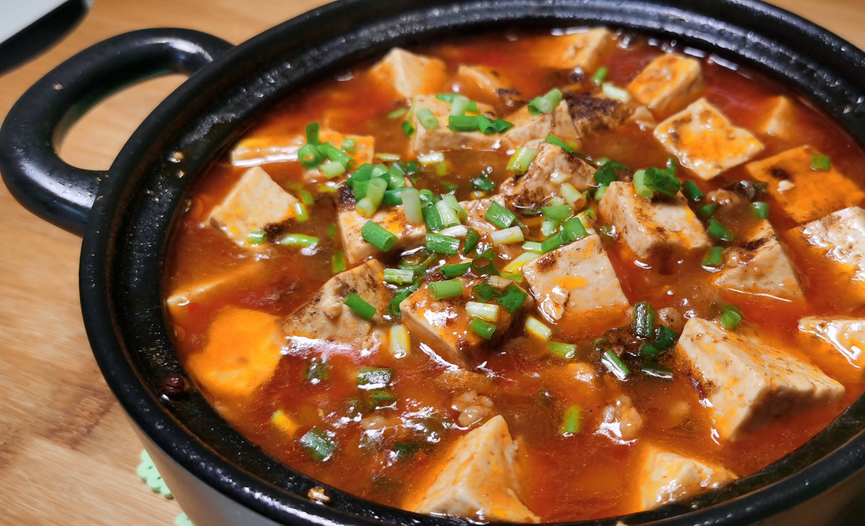 豆腐和猪肉是好搭档,放砂锅里炖一炖,入味好吃,汤汁都要泡米饭