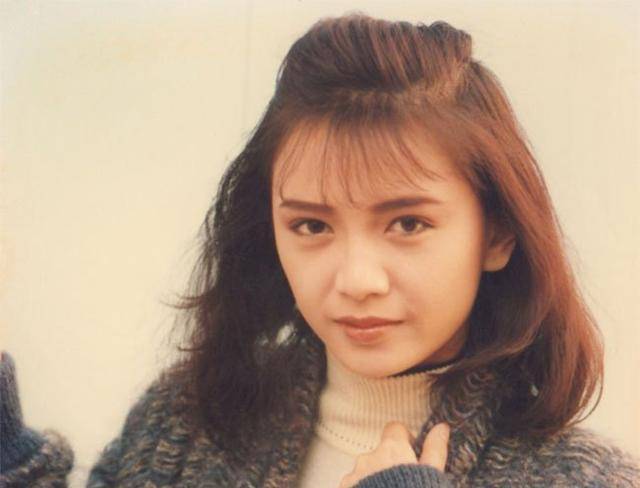 此言绝对不虚,年轻时候的曾华倩绝对是美艳香江.