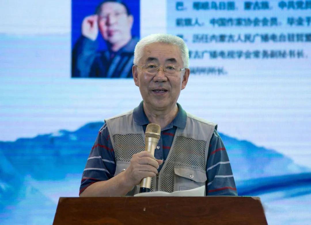 书中刻画的先进人物有保护草原生态的牧人恩和巴雅尔,站长白玉华,企业