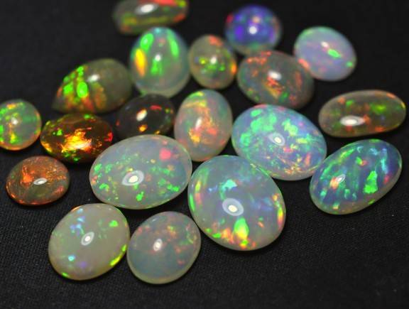 宝石界中的"调色板"_欧泊