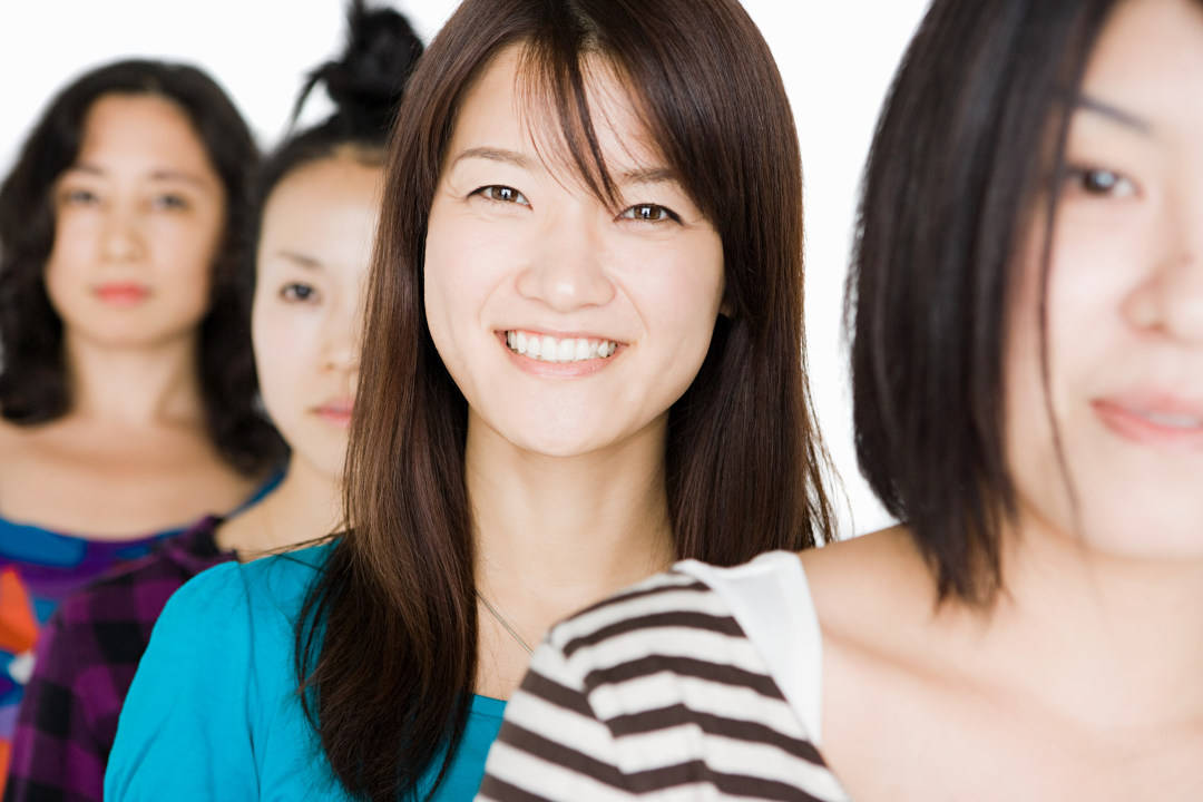 疫情下日本推出"笑脸口罩"大火,为什么日本人一定要微笑服务?