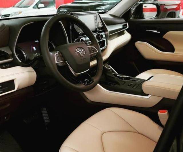 2020款"汉兰达"实车到店!新车你能给几分?关键内饰是亮点_车型