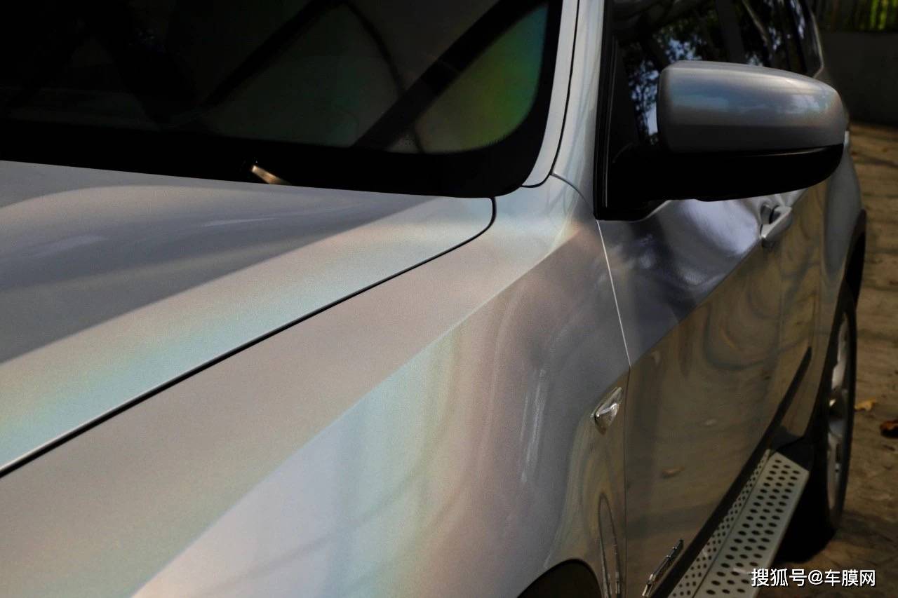 宝马x5贵族尊享镭射白改色膜效果图