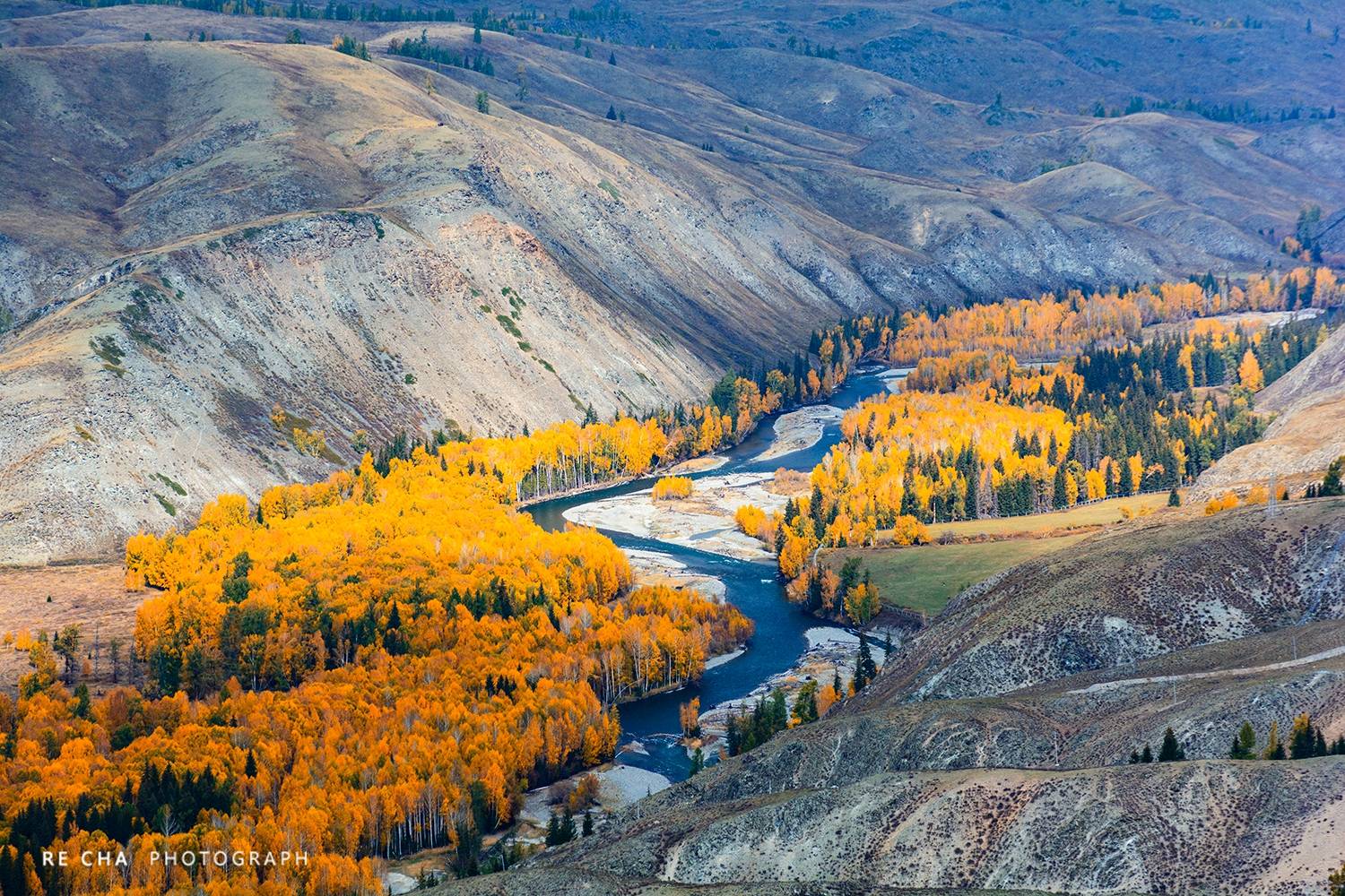 中哈边境大峡谷秋天最迷人的大峡谷