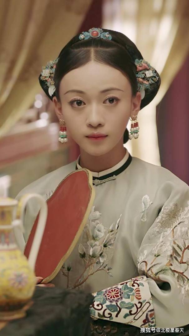 2016年,吴谨言看到《延禧攻略》的剧本时,一下子就被与众不同的魏璎珞