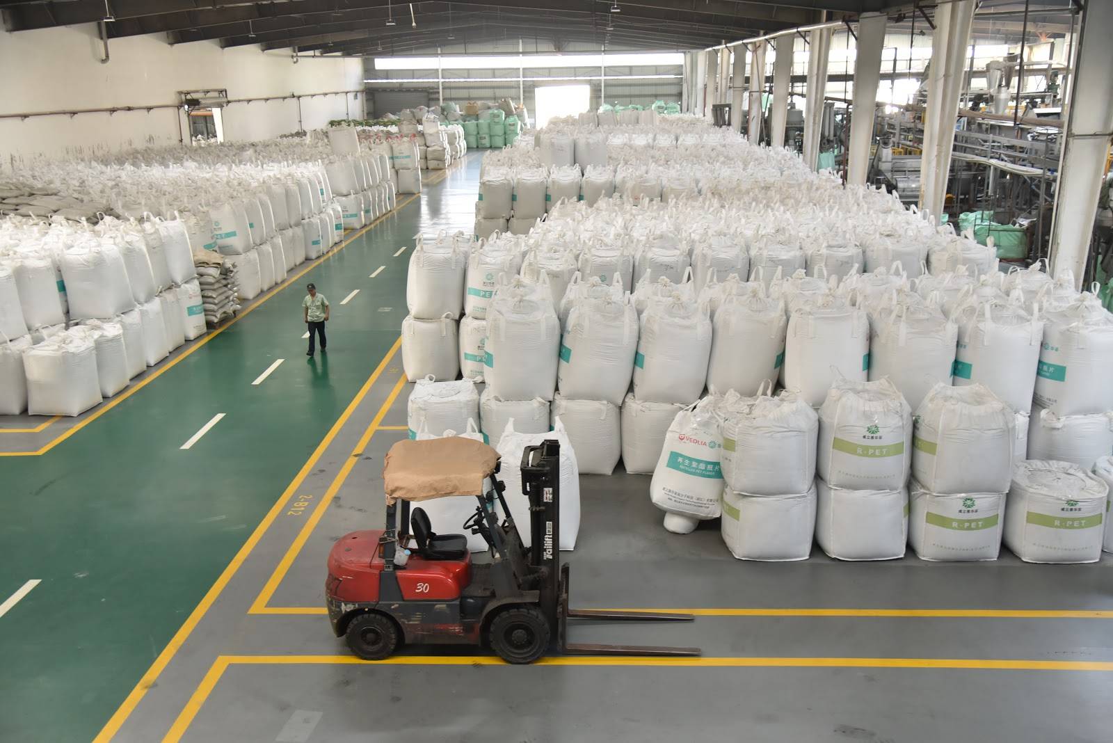 媒体开放日走进华菲回收工厂探寻高品质再生塑料如何炼成