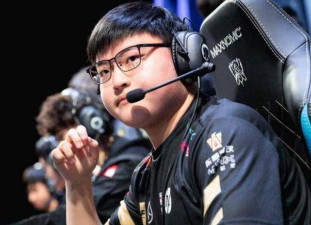 原创uzi被曝光住在汤臣一品,一套房价值上亿,网友觉得他住不起