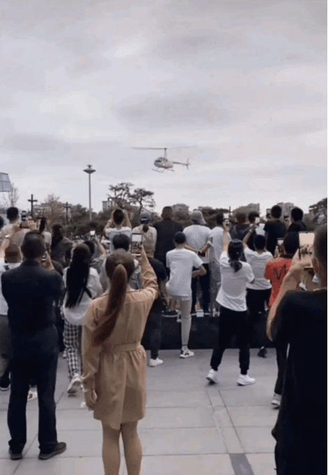 西安"第一网红"木森结婚,婚礼现场穷奢极欲,遭到一致批评_人们