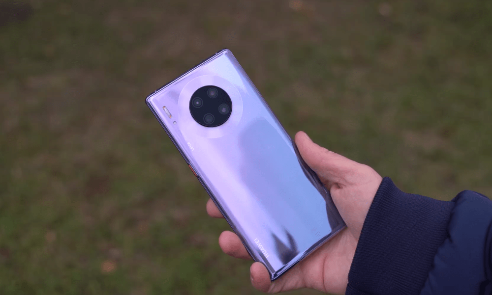 该机相比华为mate30 pro,其实性能配置并没有太大的差距,均搭载麒麟