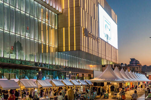 汉服萝莉服时尚装再聚武汉云尚 汉正街室外集市重现人间烟火