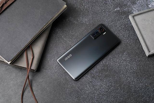iqoo5首批用户评价已出炉,优缺点都很明显!