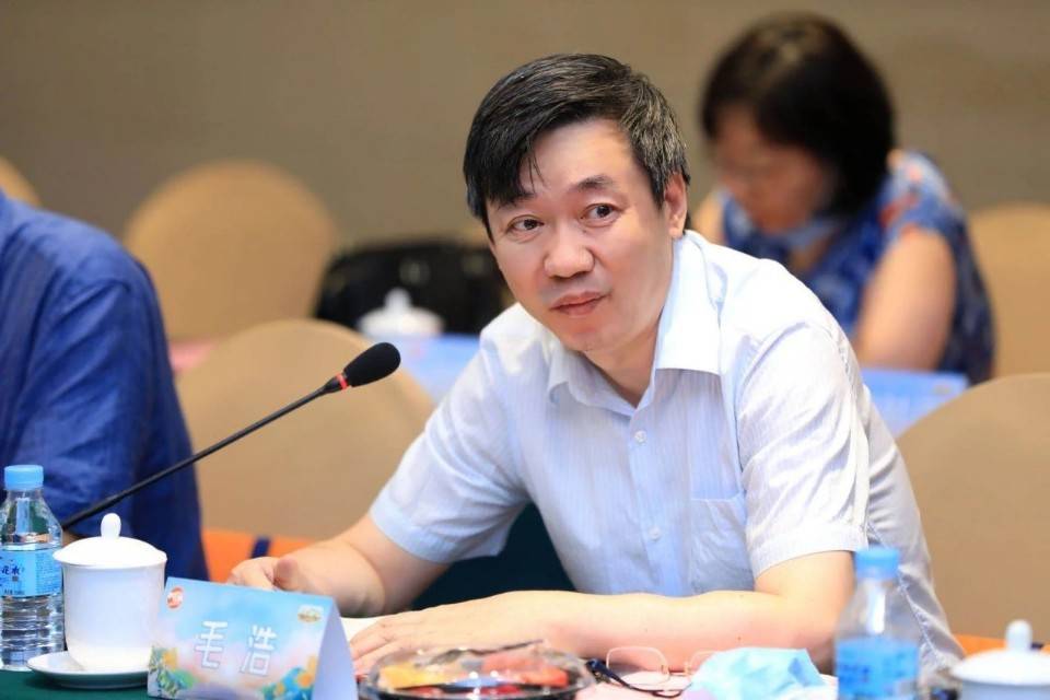 中国青年报总编毛浩也同样认为《青春在大地》这个节目在主旋律节目