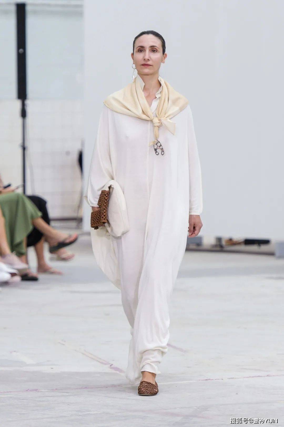 丹麦品牌mkdtunisex极简风和性冷淡风碰撞产生的美妙化学反应