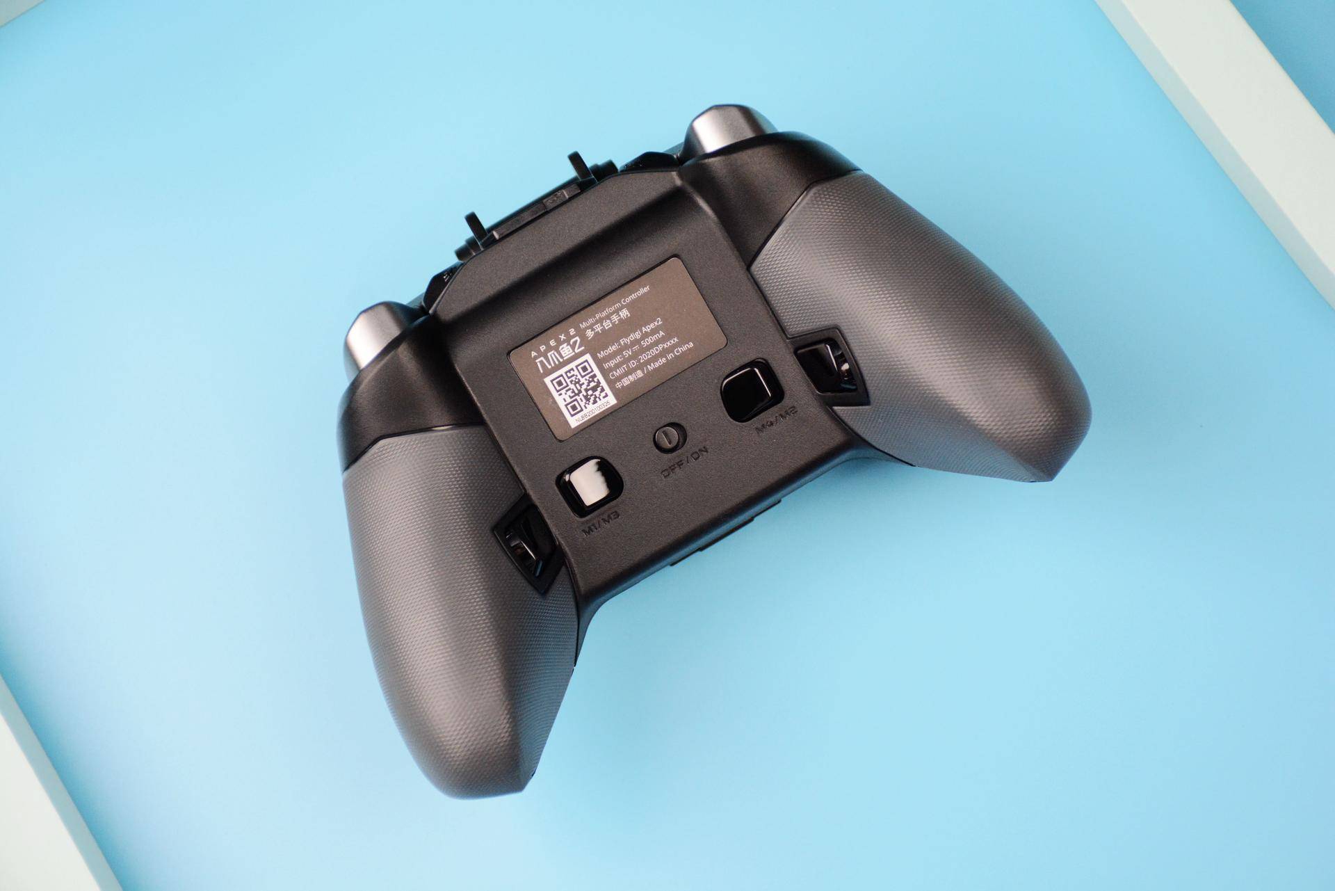 游戏手柄安了个键盘?27键的飞智八爪鱼2,兼容pc和手机超强