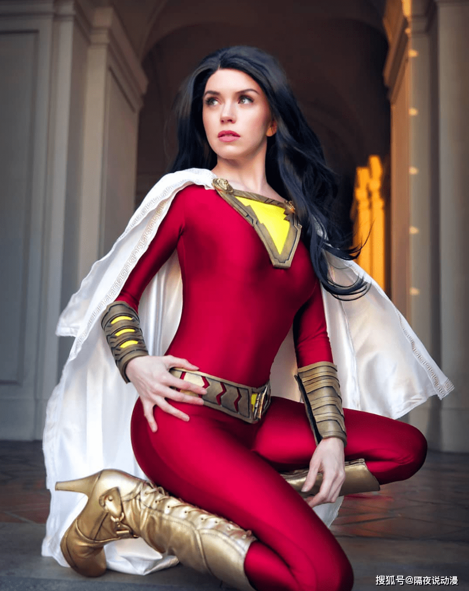 "紧身皮衣"是如何成为这位外国小姐姐的:cosplay必杀技的?_kirstin