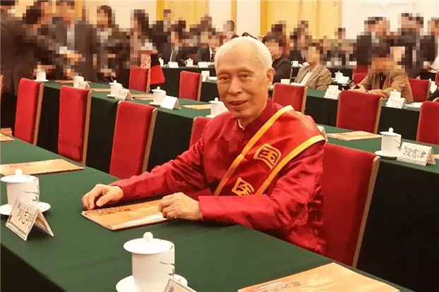 国医大师刘志明传承工作室授牌仪式暨刘志明学术研讨会在湘潭举行