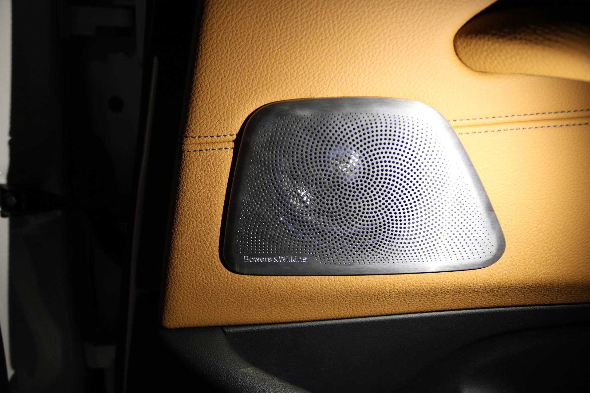 深圳坂田新5系改装原厂全套宝华韦健音响_搜狐汽车_搜狐网