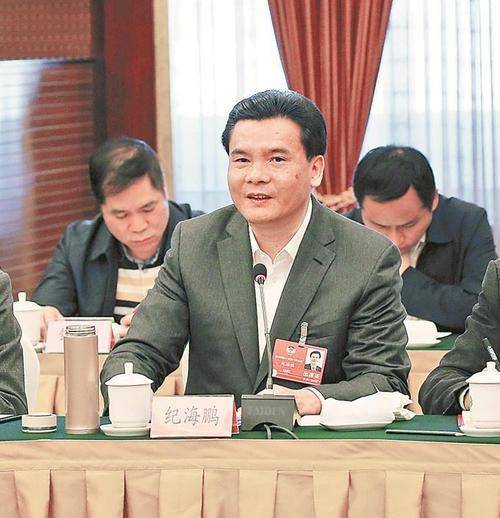 自己不移民,却将自己500亿资产送给外籍女儿_纪海鹏