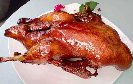 吃货为了一只卤鹅,排队排到马路上,探秘成都通济镇油烫鹅