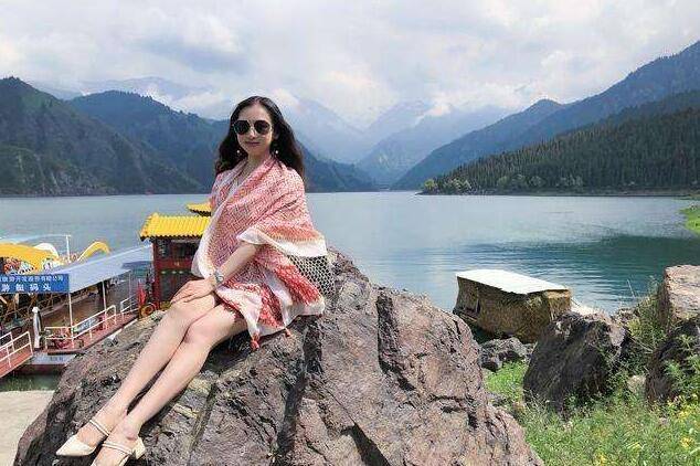 昔日体操女神李红杨,退役后身材长相更美了,穿着很时尚!