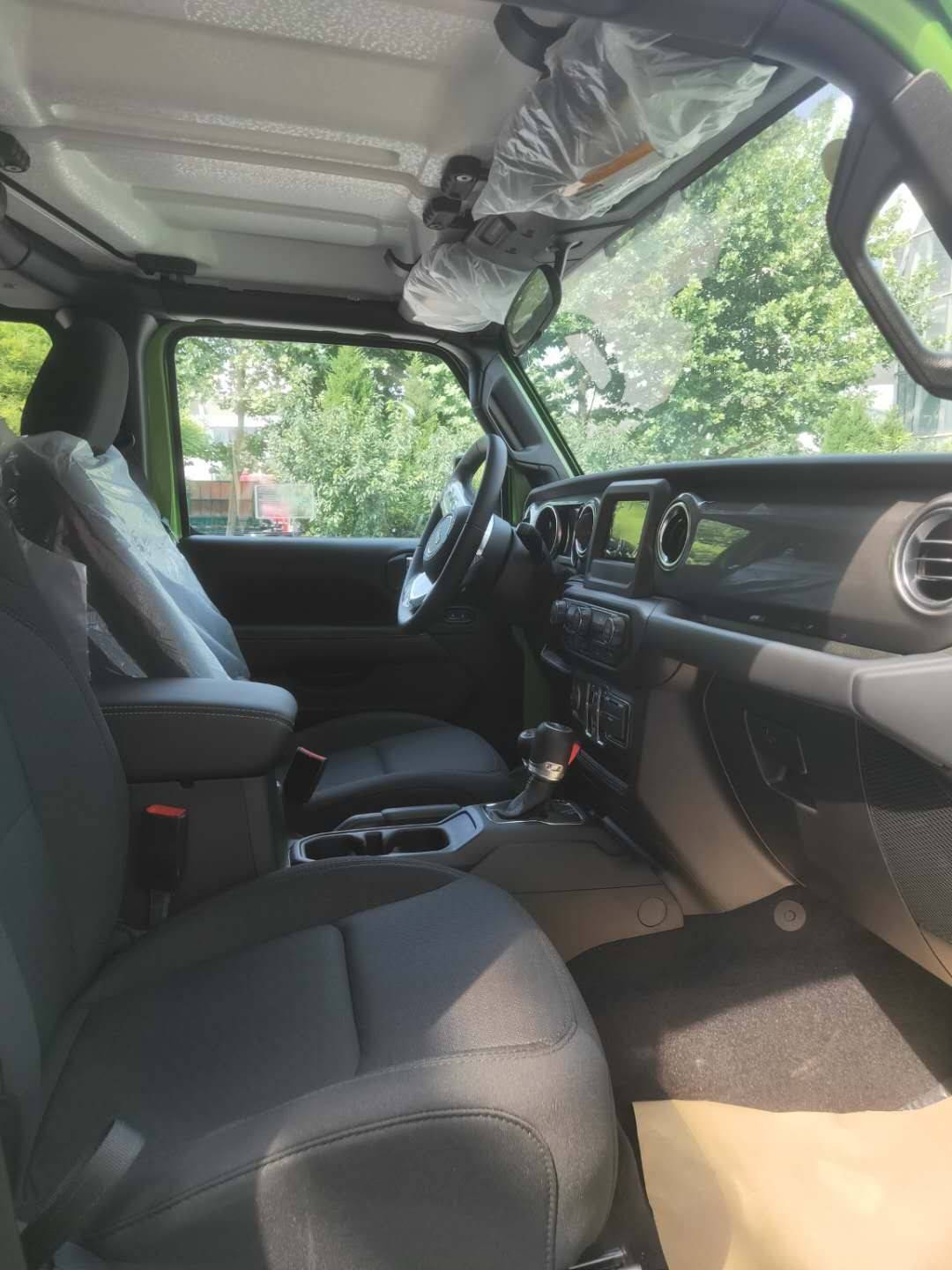 时尚前卫20款吉普牧马人四驱越野经典外观