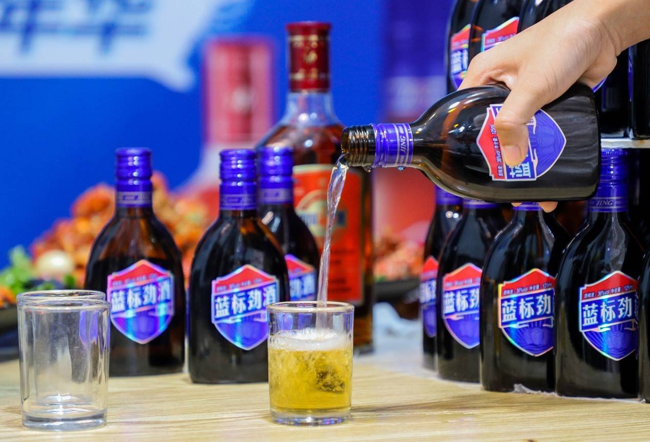 喝冰饮劲酒过有情有劲的夏天