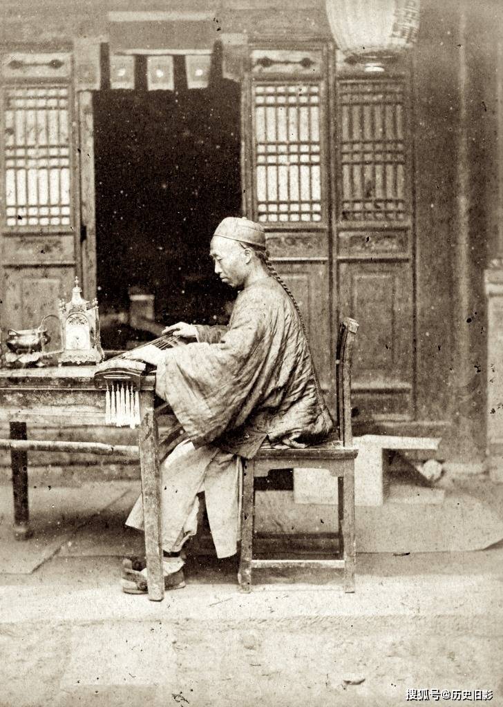 1874年北京生活老照片,穿着华丽的贵族与路边乞丐