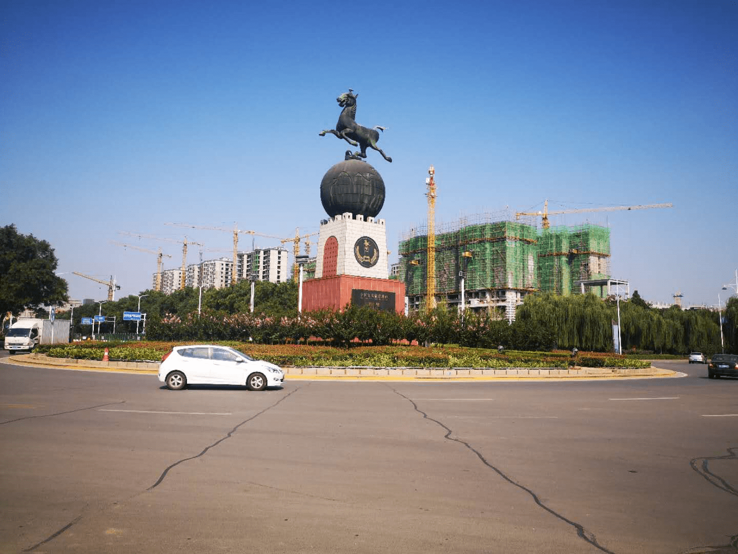 原創鶴城情報:此路口已通車;這裡有個天然氧吧?馬踏飛燕後的樓盤