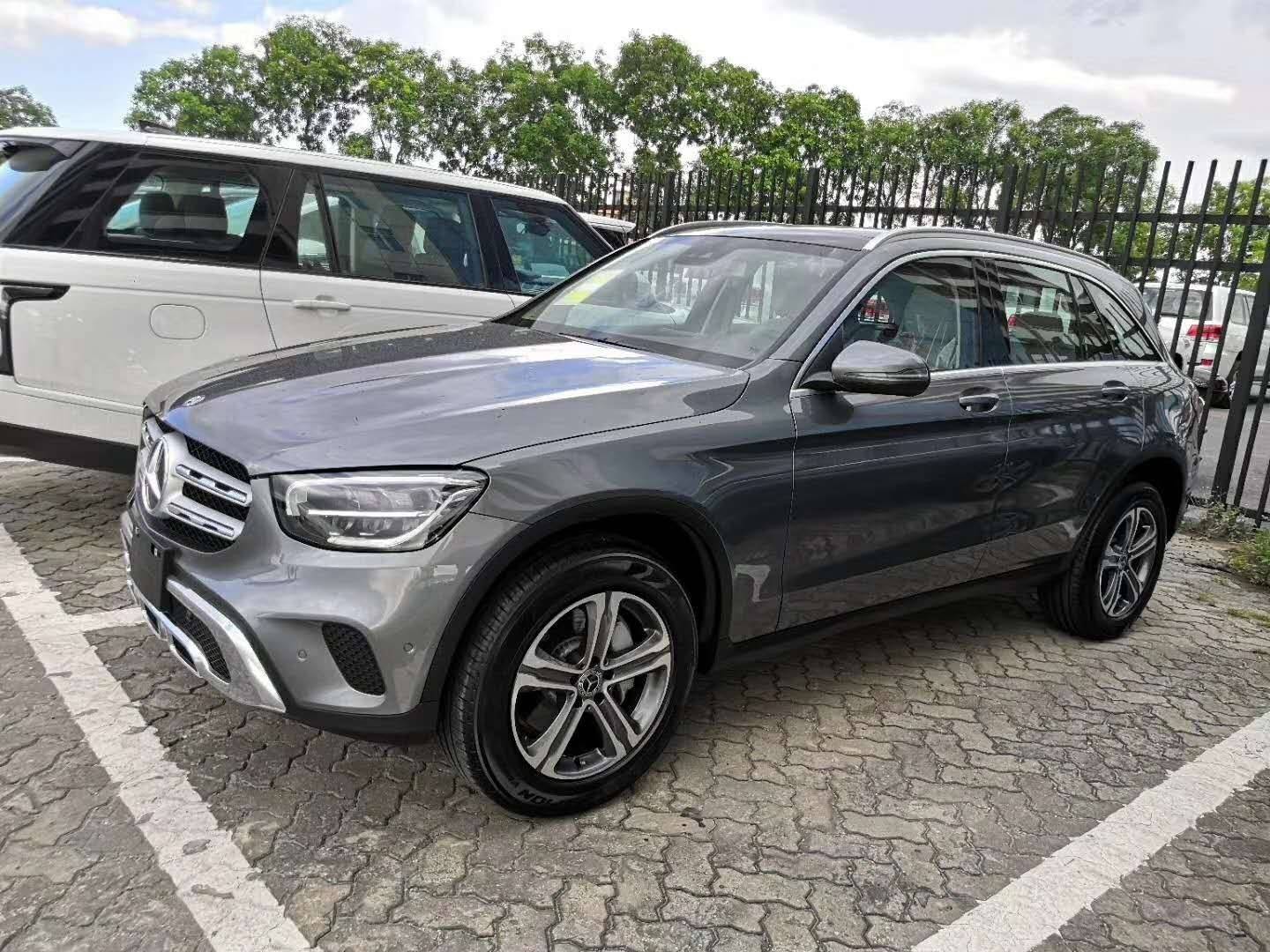 20款进口奔驰glc300 舒展灵活的车内结构,带来宽阔的可用空间;artico