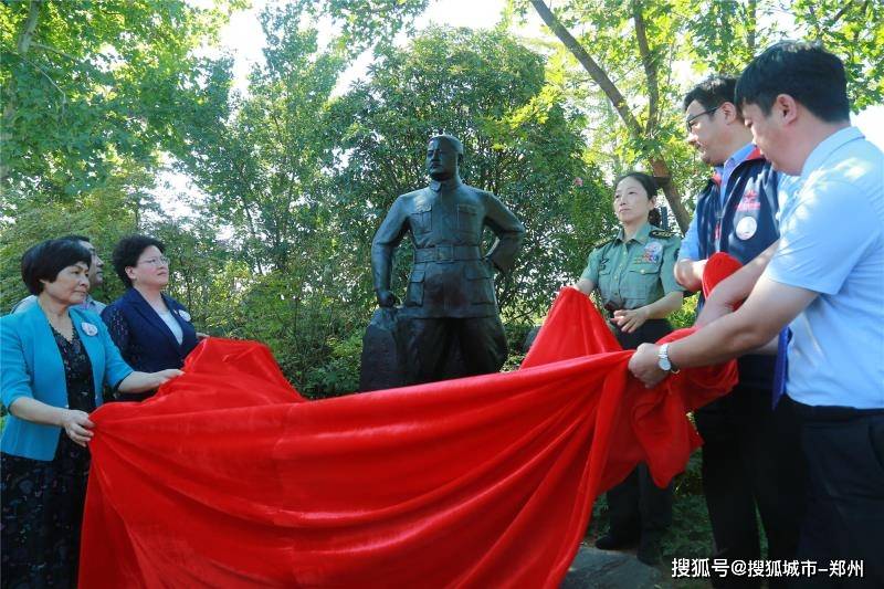 王新奇执行董事应邀出席抗日民族英雄吉鸿昌将军雕塑揭牌仪式