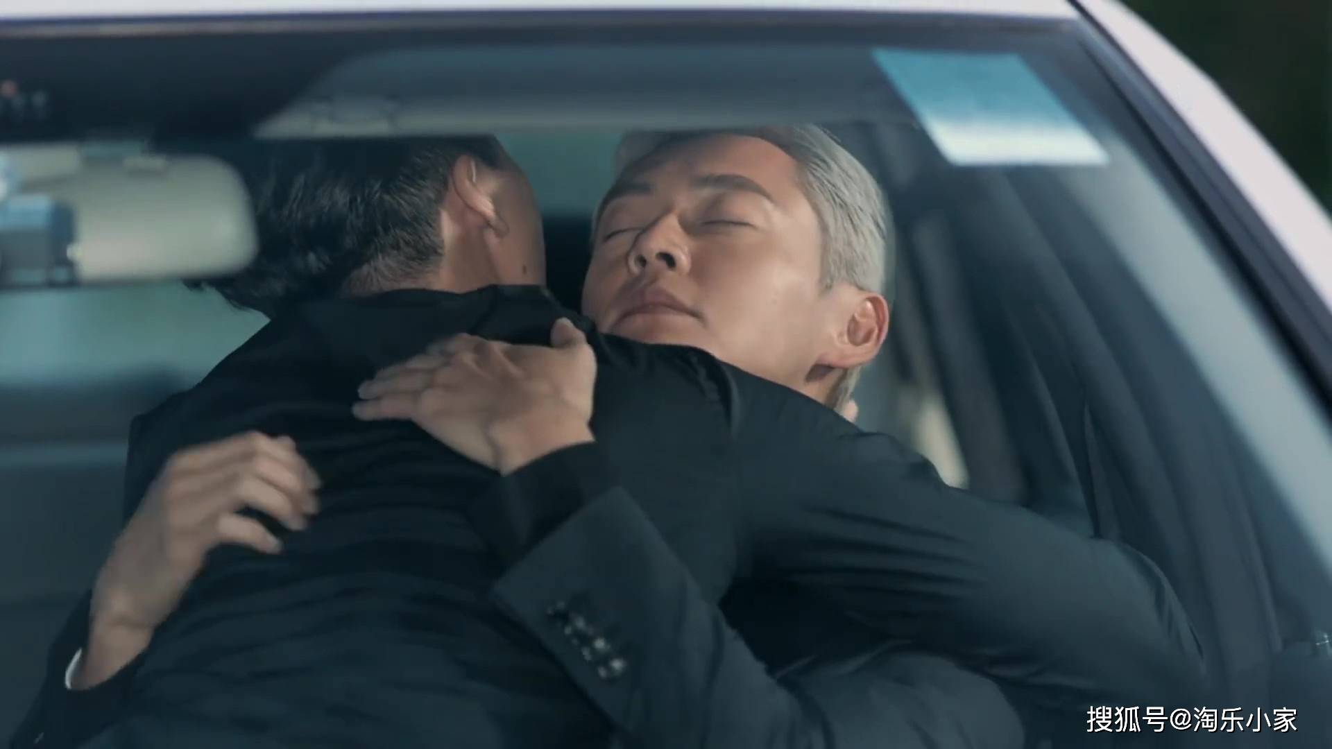 反黑路人甲|王浩信×张振朗:亲热照流出,期待已久的吻戏来啦!