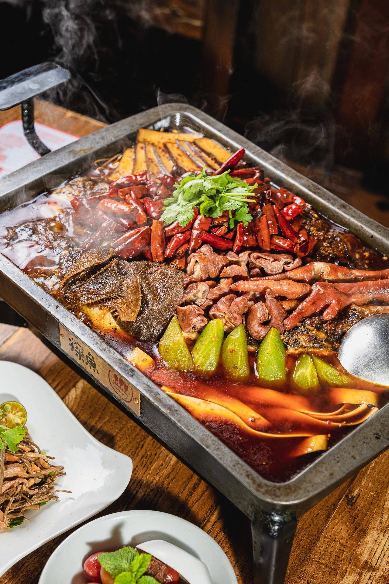 1盘牛油火锅烤鱼8种配菜人均只要40