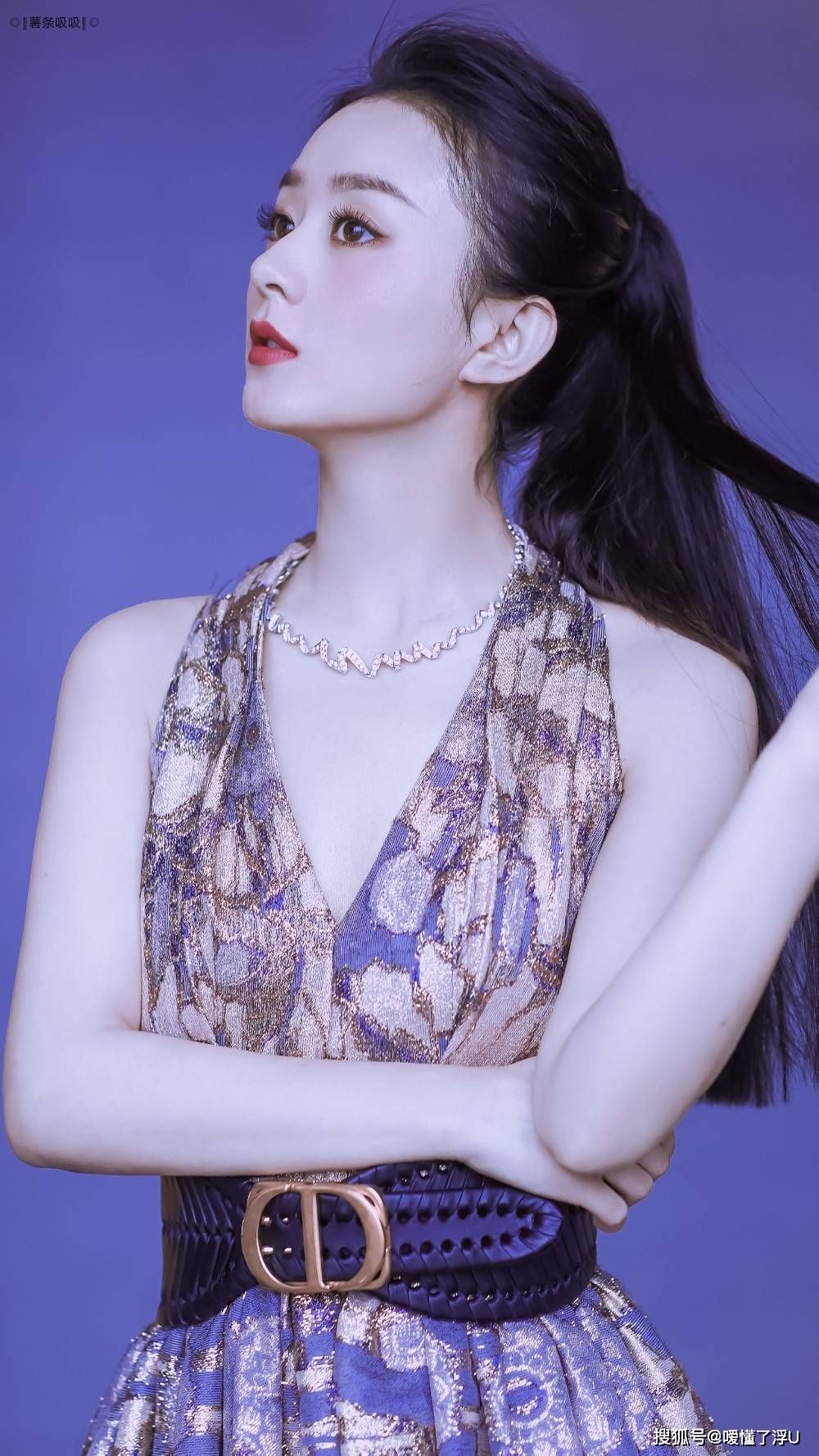 赵丽颖穿仙女裙写真 ,回眸一瞬显淡雅之风,真好看