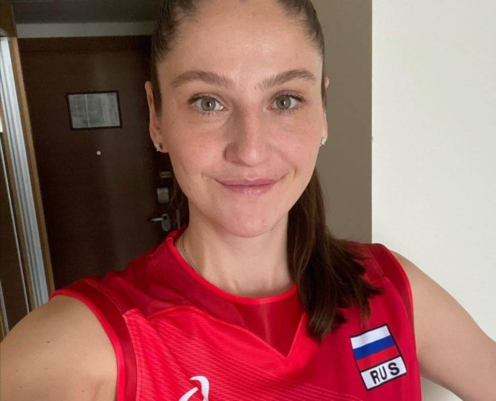 科舍列娃于1988年12月出生于白俄罗斯,两岁的时候随家人搬到了莫斯科.