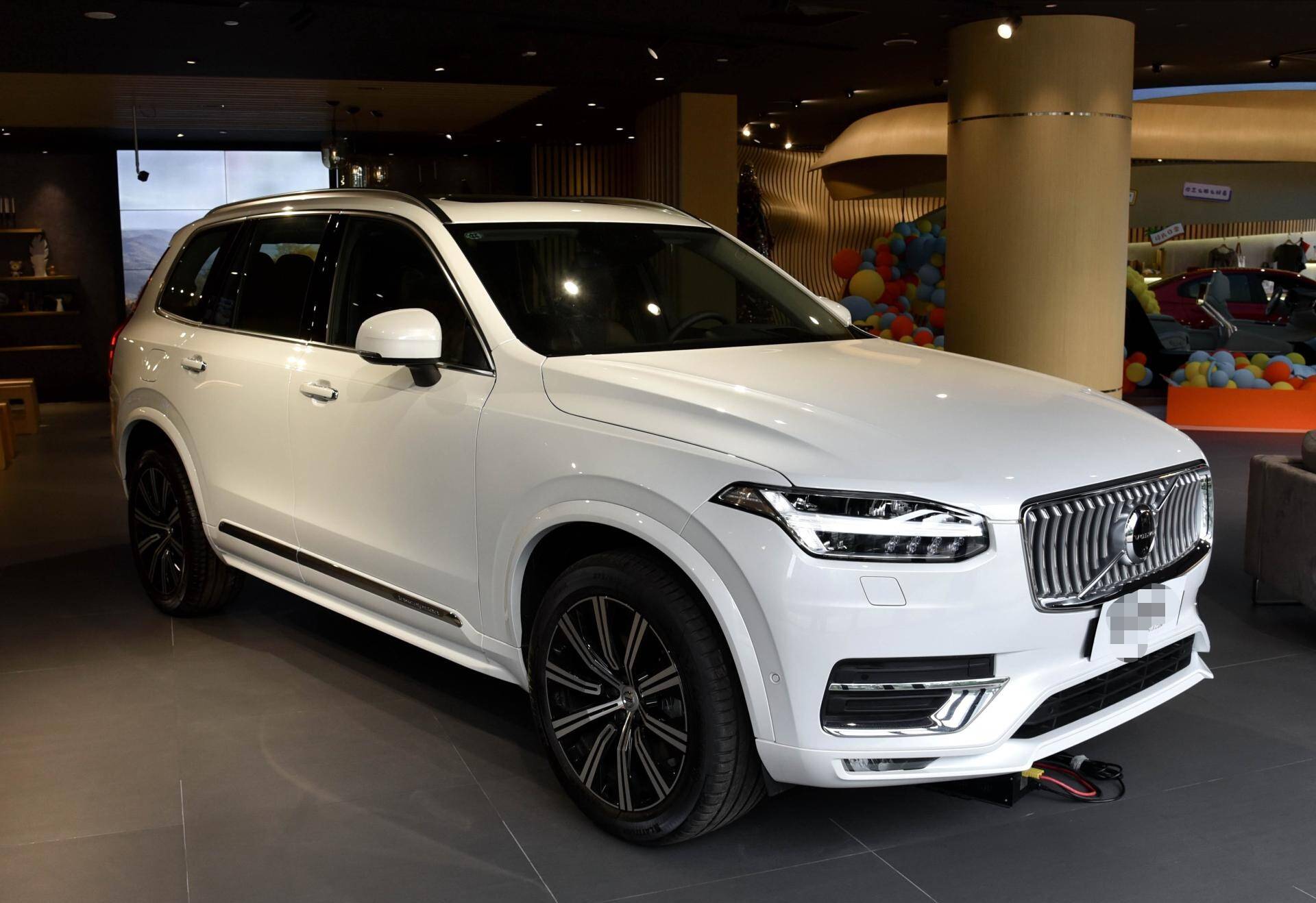 全新沃尔沃xc90来袭,落地68万,2.0t混动 四驱,比x5还霸气