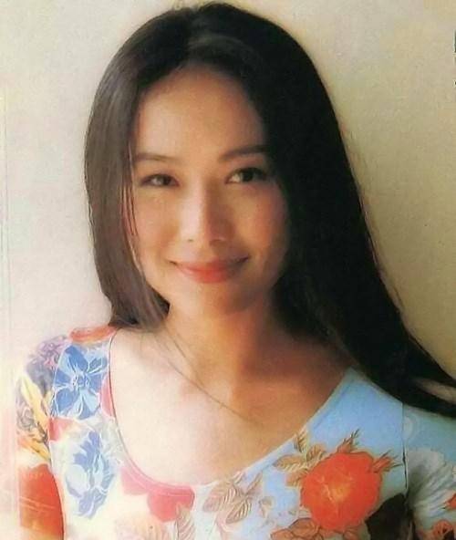 叶童近照像老奶奶,皱纹横生皮肤松弛,与赵雅芝同框似2代人
