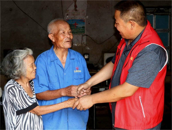 郯城志愿者99公益日入户做善事