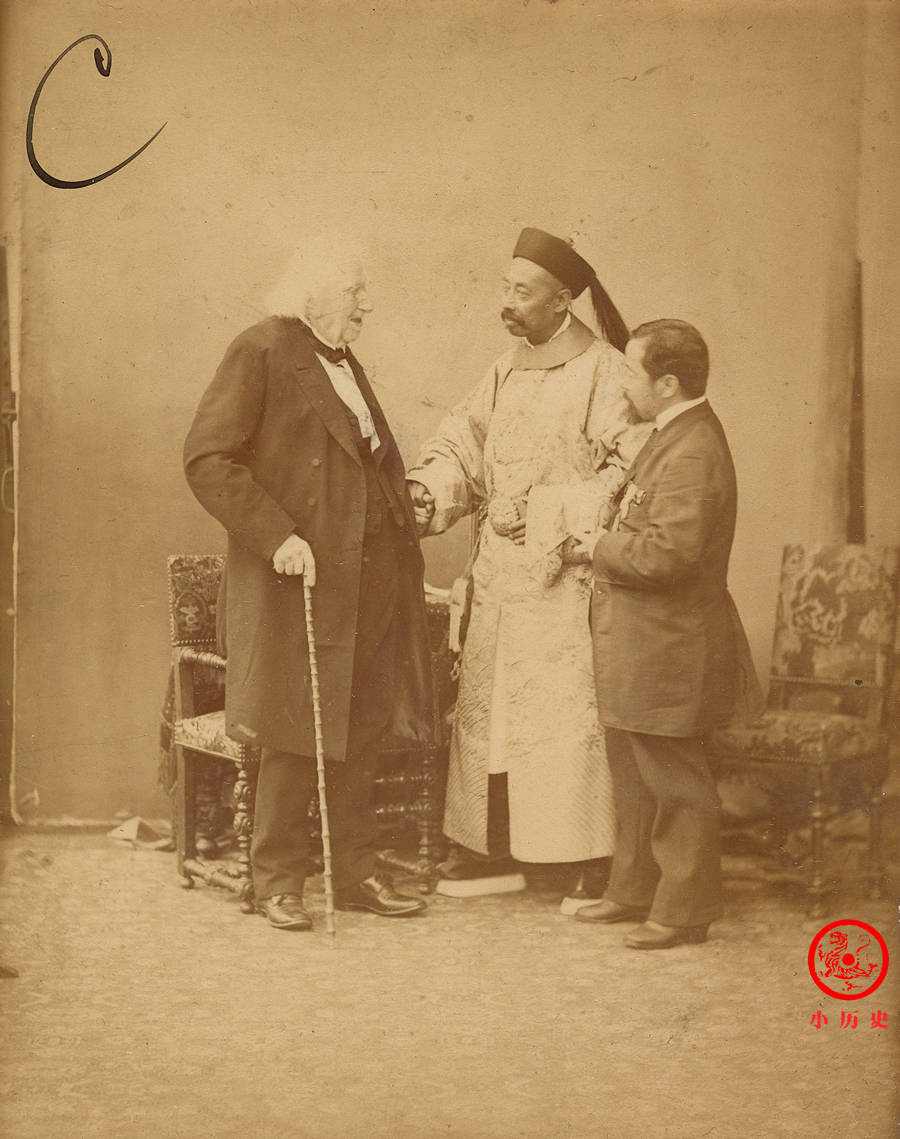 原创1886年珍贵老照片:清朝官员为100岁化学家庆祝生日