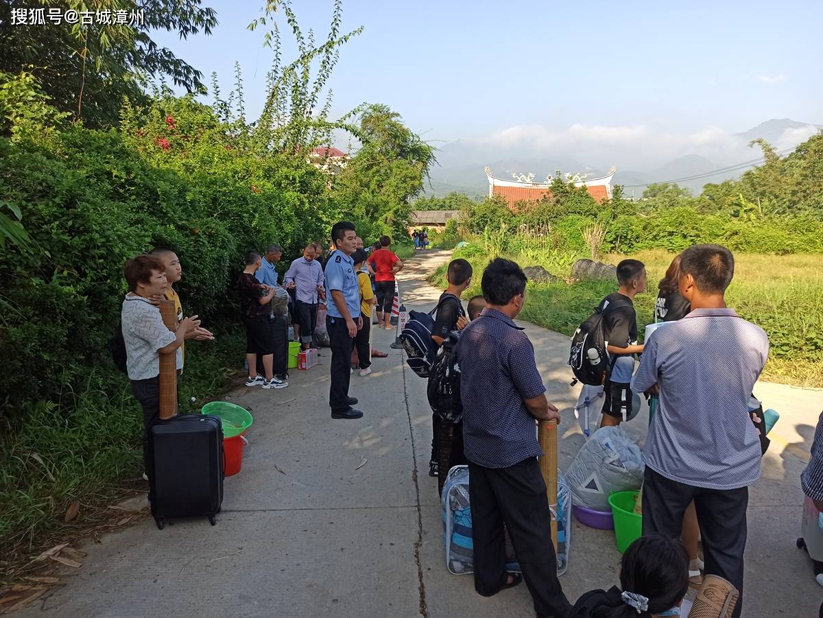 南靖县公安局龙山派出所多措并举抓好校园开学安保工作