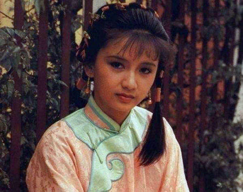 她是梁朝伟初恋,曾是tvb当家花旦,如今54岁颜值堪称不老女神_曾华倩