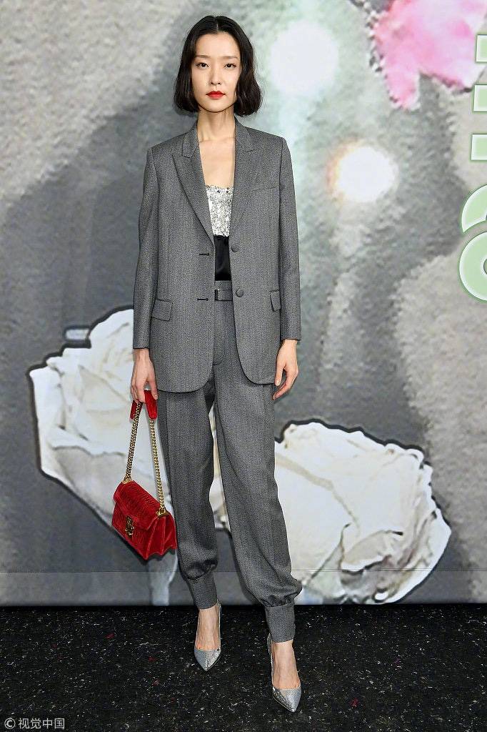 美在骨不在皮超模杜鹃高级感的脸庞演绎独特的时尚