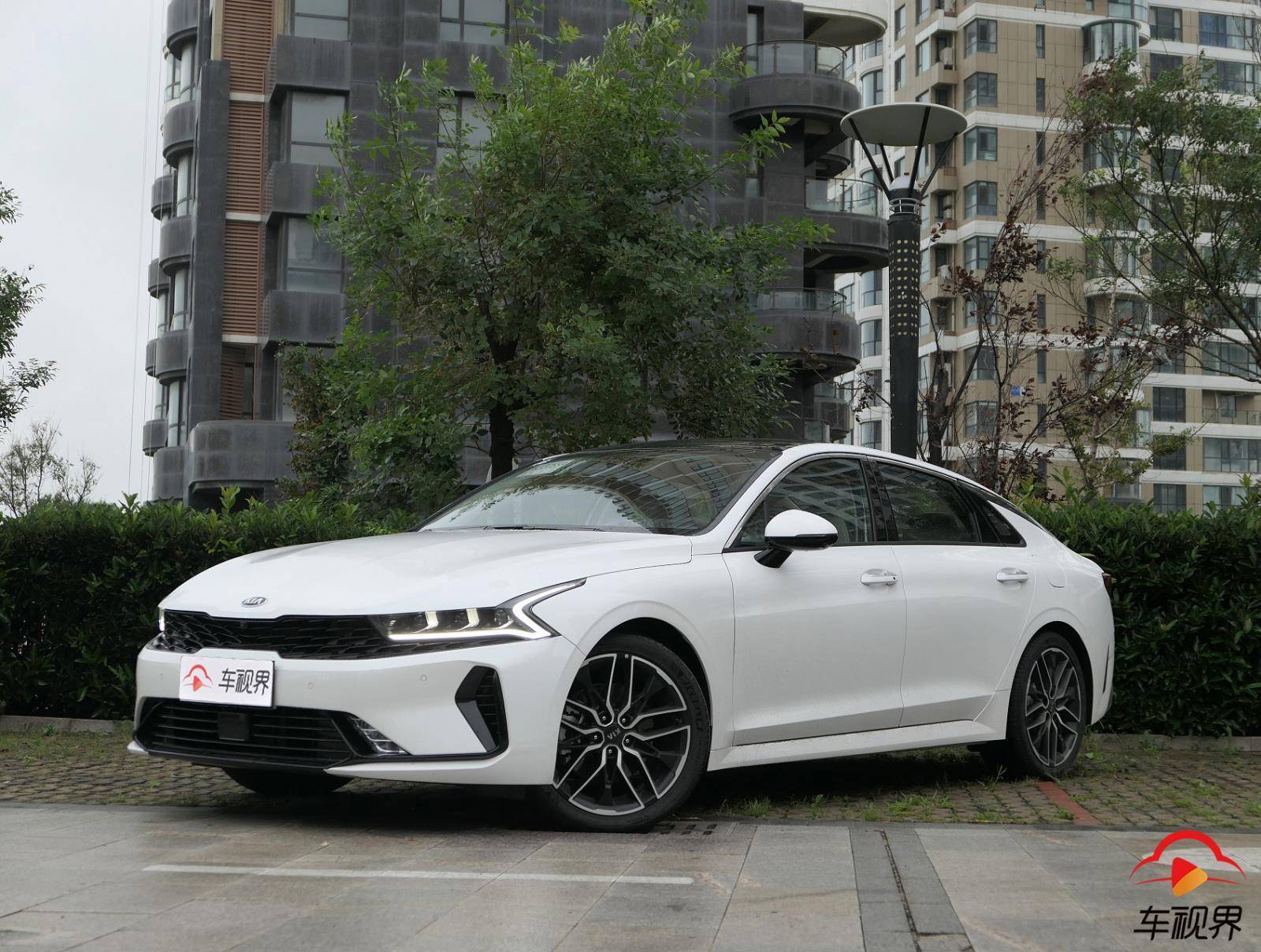 不等了就要买起亚凯酷k5包牌落地价1618万起终身免