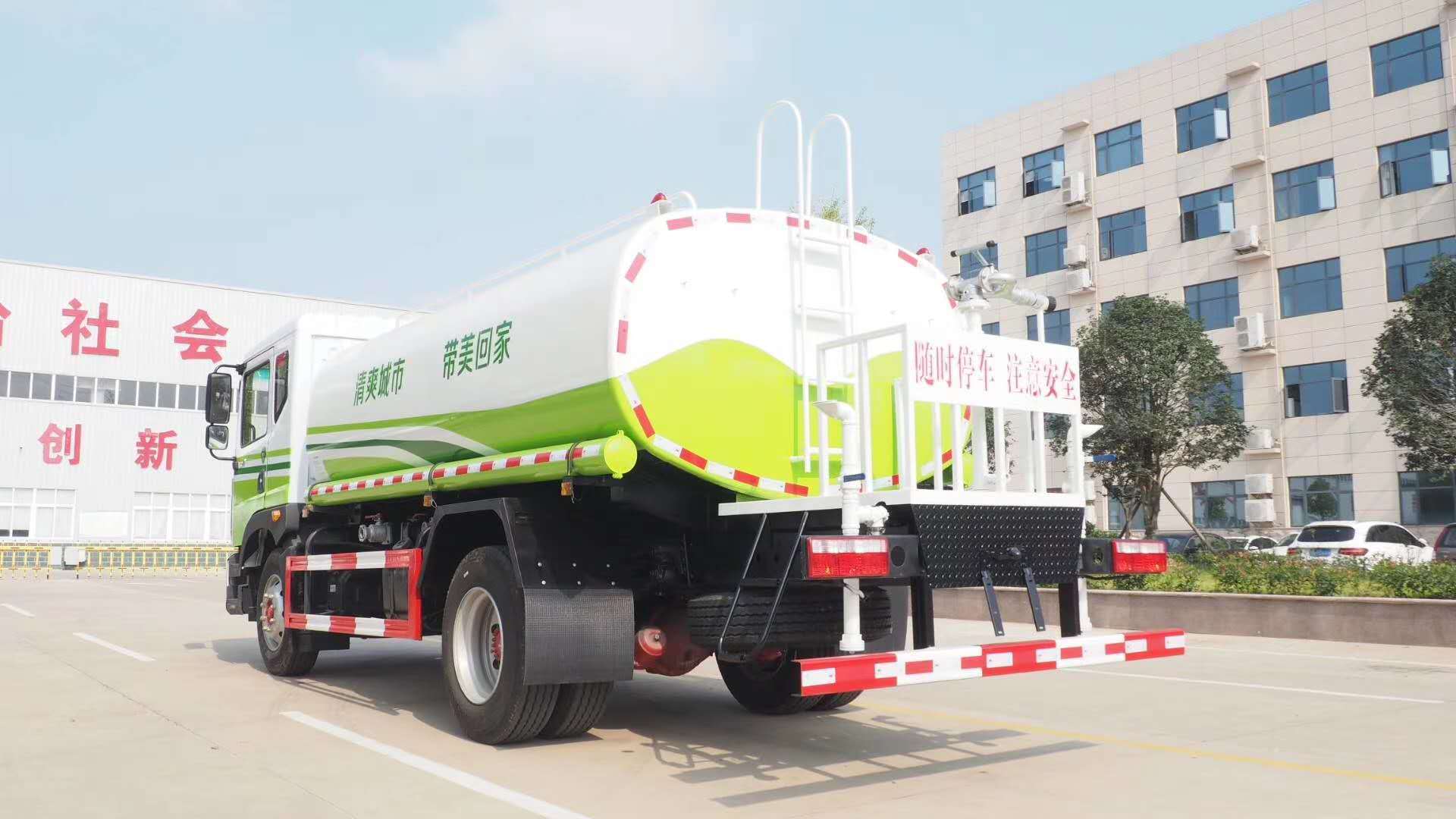 清爽城市,带美回家东风多利卡12吨洒水车服务河南郑州